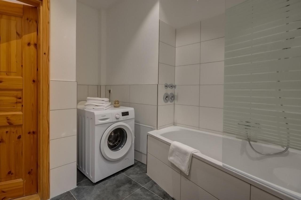 Kaza Guesthouse, Centrally Located 2 & 3 Bedroom Apartments In Аугсбург Екстериор снимка