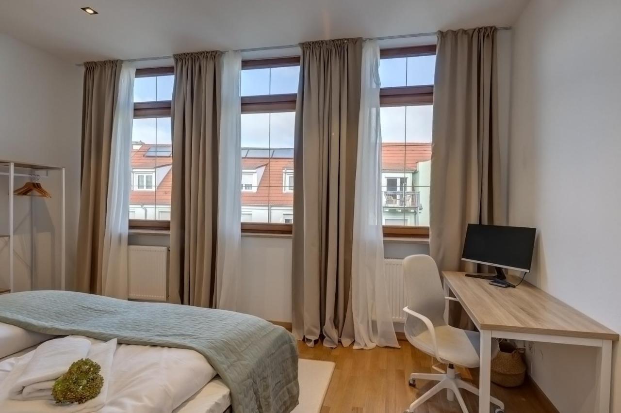 Kaza Guesthouse, Centrally Located 2 & 3 Bedroom Apartments In Аугсбург Екстериор снимка