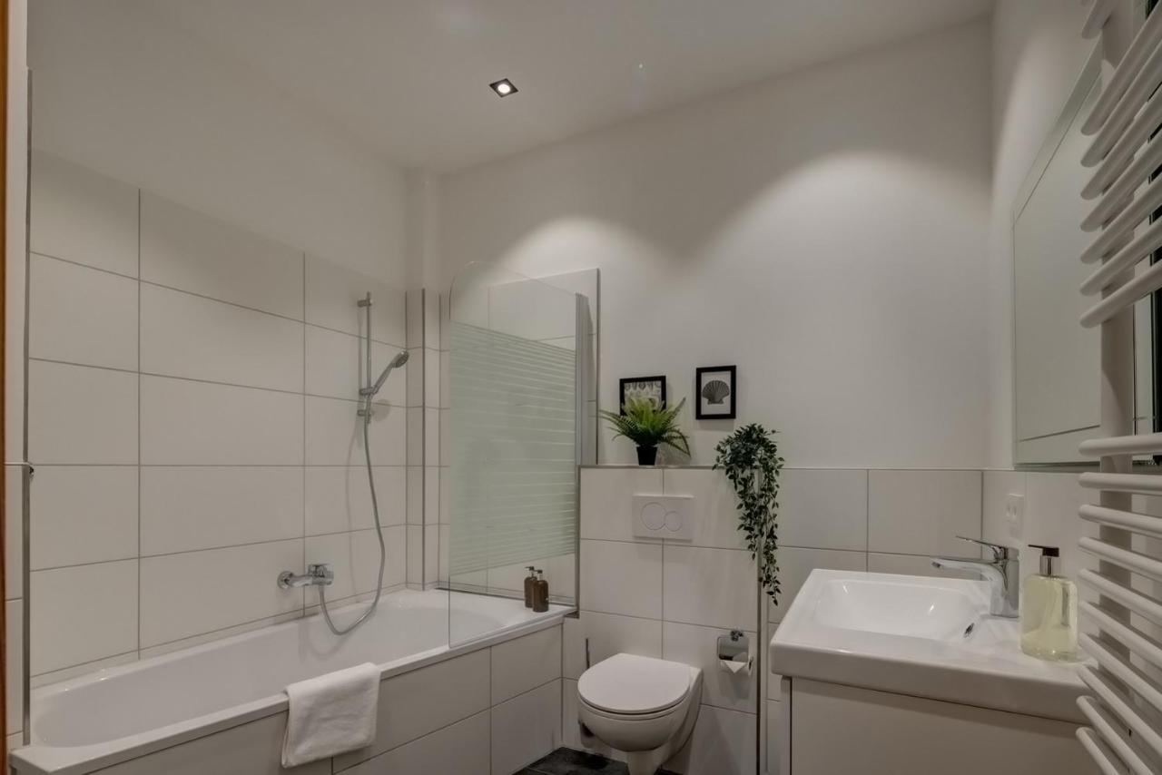 Kaza Guesthouse, Centrally Located 2 & 3 Bedroom Apartments In Аугсбург Екстериор снимка