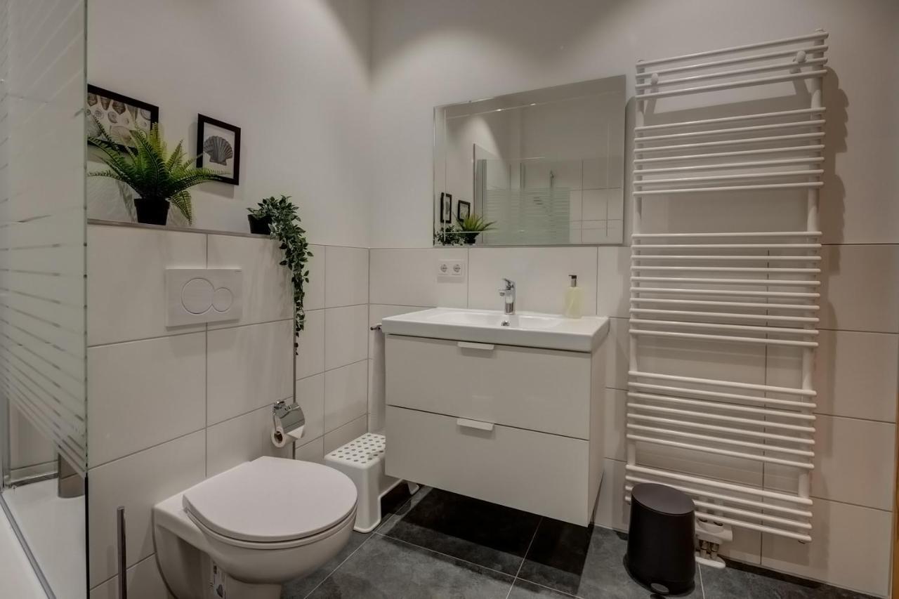 Kaza Guesthouse, Centrally Located 2 & 3 Bedroom Apartments In Аугсбург Екстериор снимка