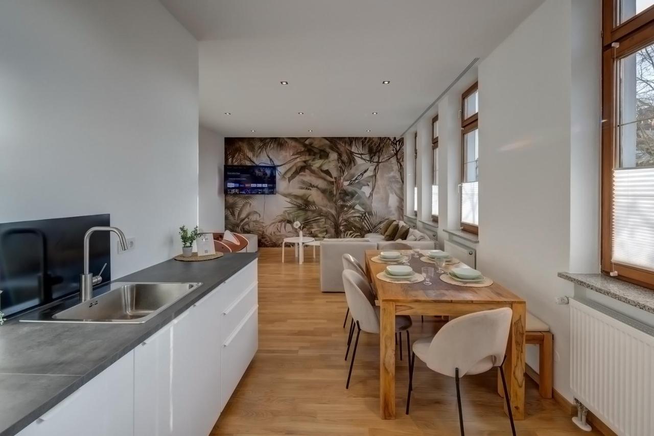 Kaza Guesthouse, Centrally Located 2 & 3 Bedroom Apartments In Аугсбург Екстериор снимка