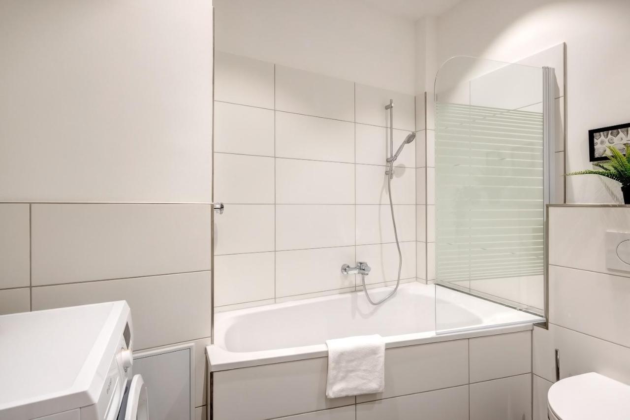 Kaza Guesthouse, Centrally Located 2 & 3 Bedroom Apartments In Аугсбург Екстериор снимка
