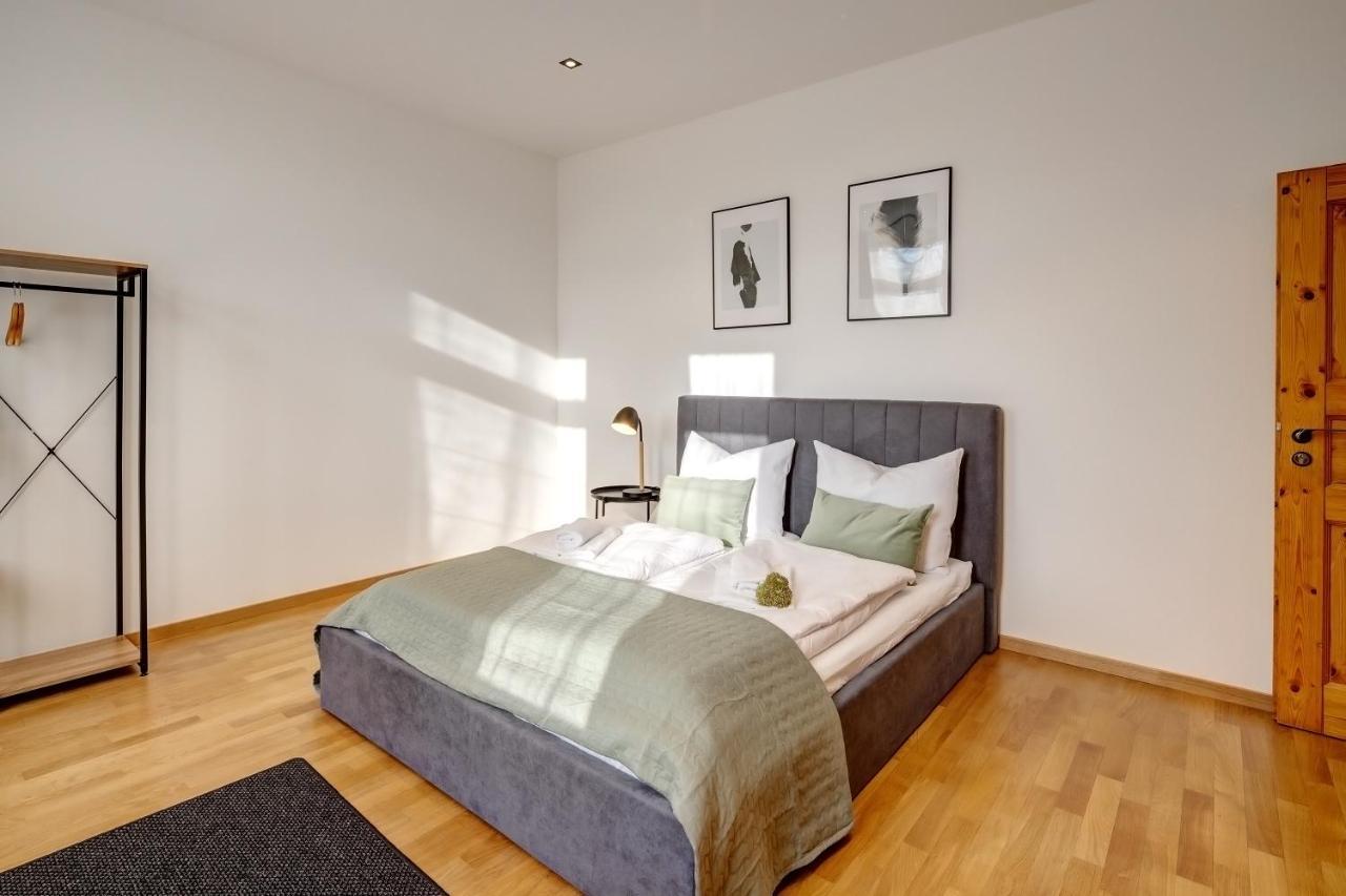 Kaza Guesthouse, Centrally Located 2 & 3 Bedroom Apartments In Аугсбург Екстериор снимка