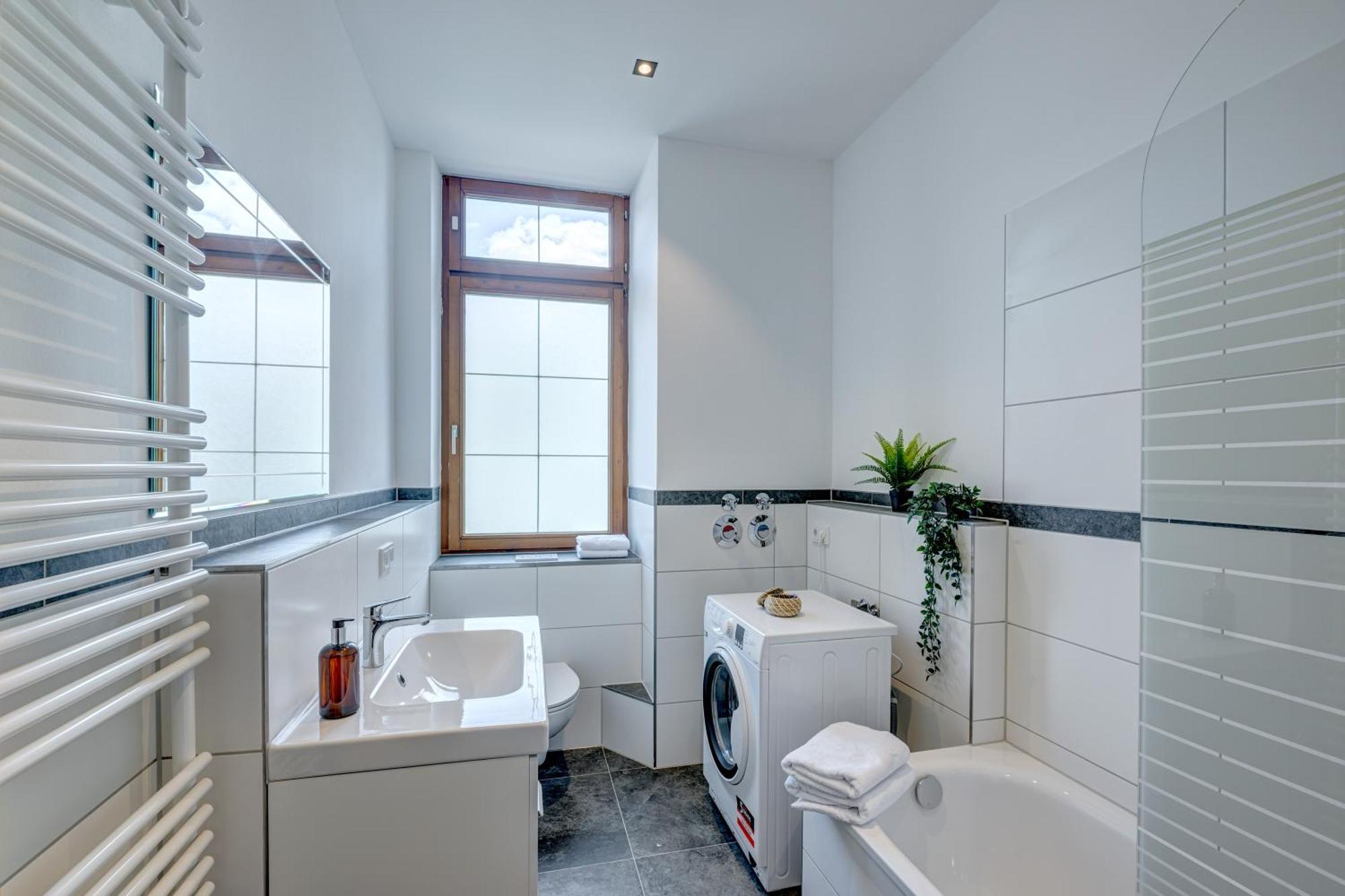 Kaza Guesthouse, Centrally Located 2 & 3 Bedroom Apartments In Аугсбург Екстериор снимка