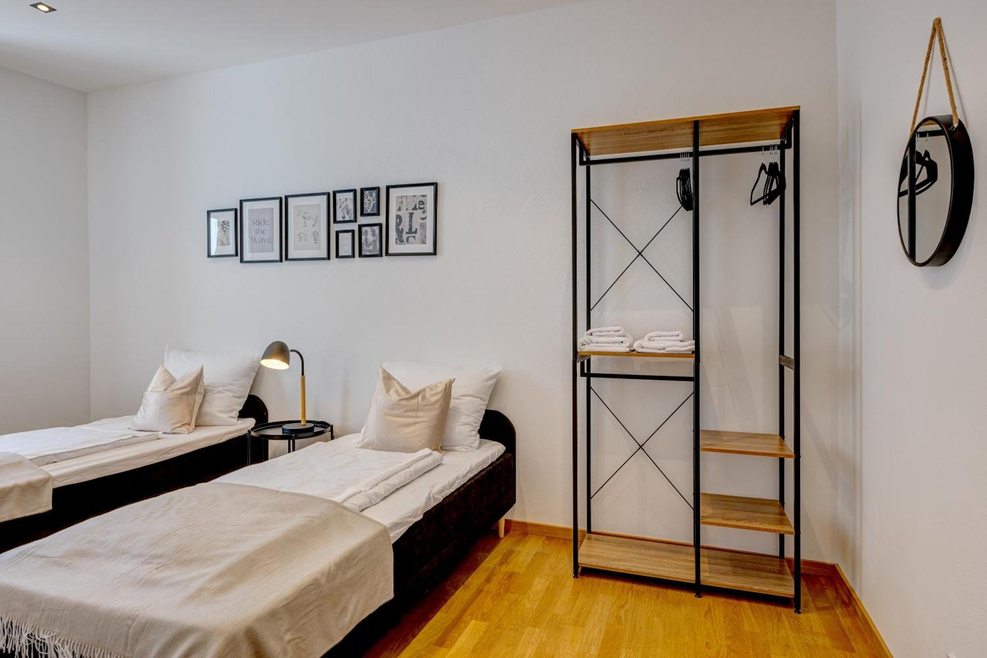 Kaza Guesthouse, Centrally Located 2 & 3 Bedroom Apartments In Аугсбург Екстериор снимка