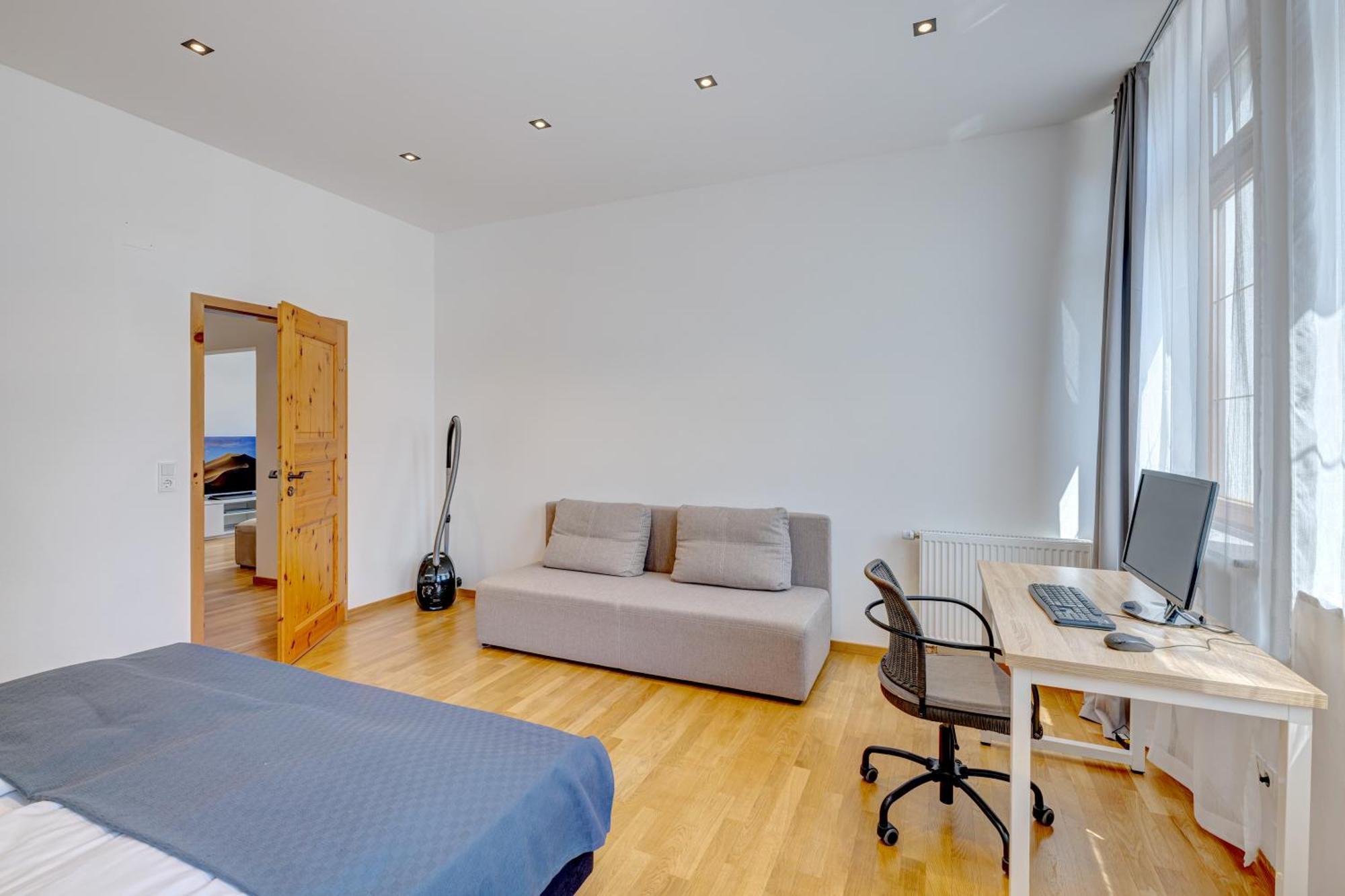 Kaza Guesthouse, Centrally Located 2 & 3 Bedroom Apartments In Аугсбург Екстериор снимка
