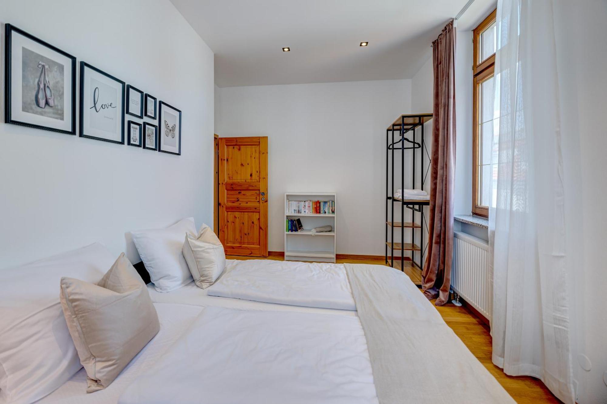 Kaza Guesthouse, Centrally Located 2 & 3 Bedroom Apartments In Аугсбург Екстериор снимка
