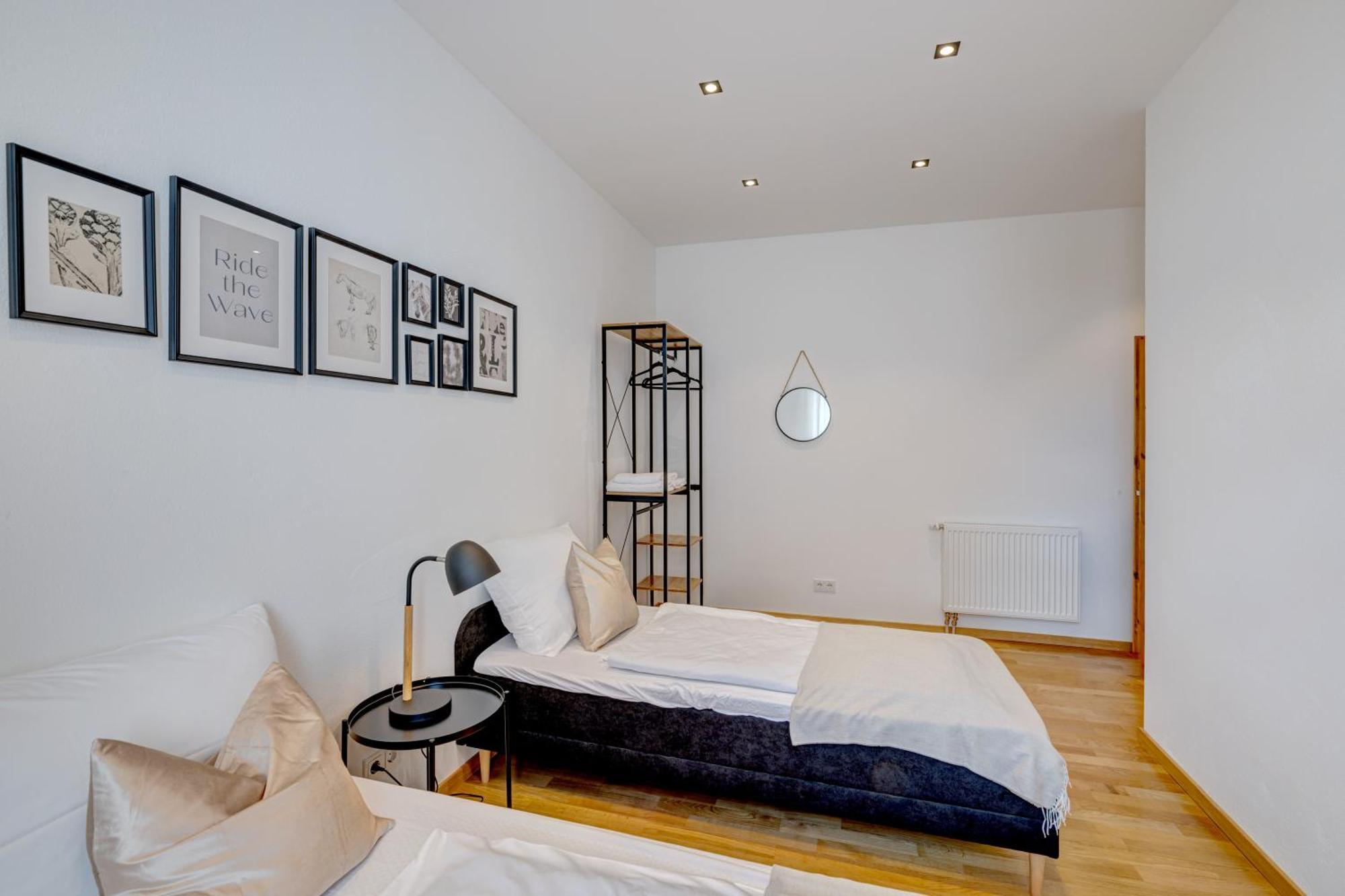 Kaza Guesthouse, Centrally Located 2 & 3 Bedroom Apartments In Аугсбург Екстериор снимка